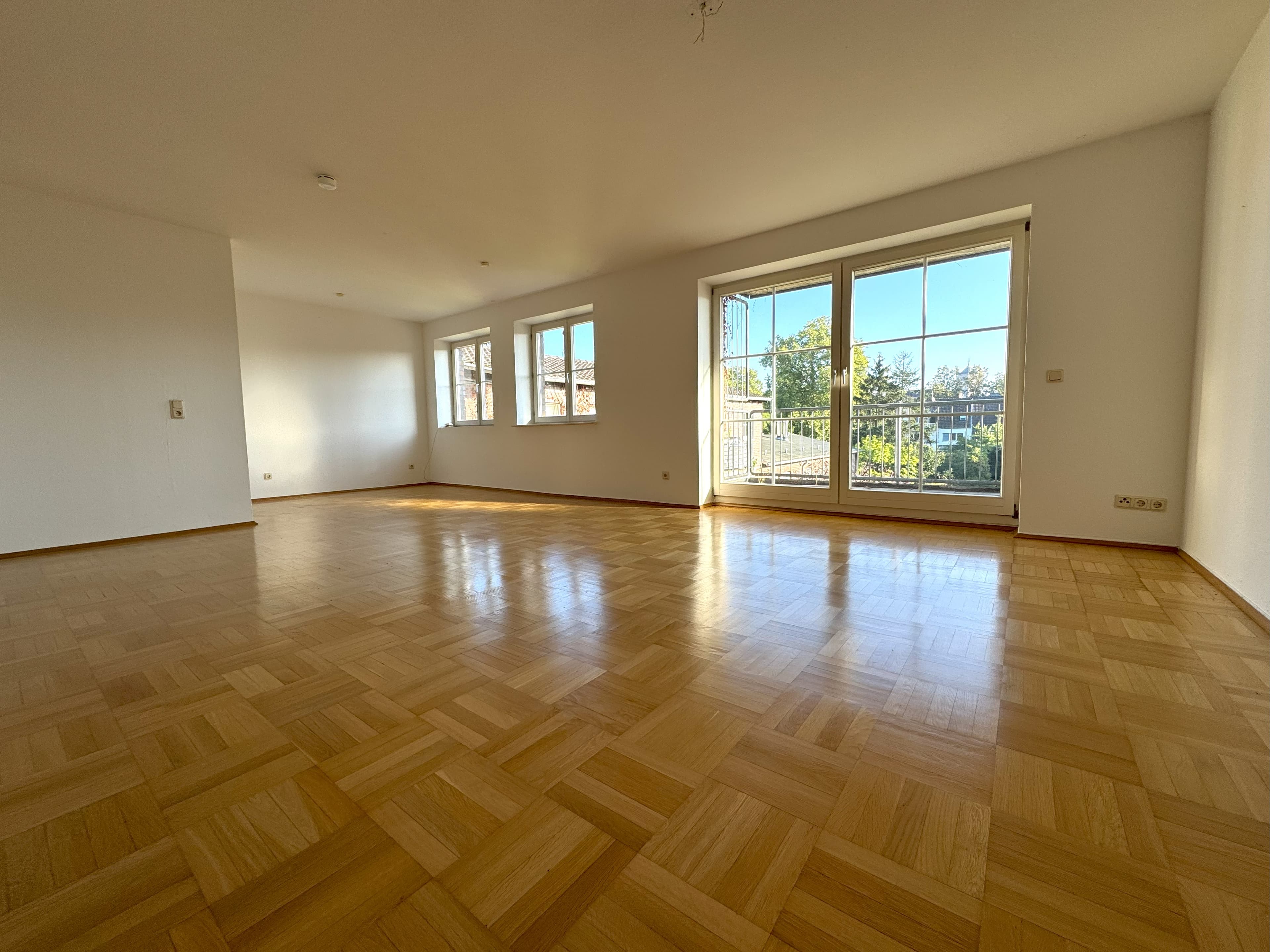 Wohnzimmer mit Parkett